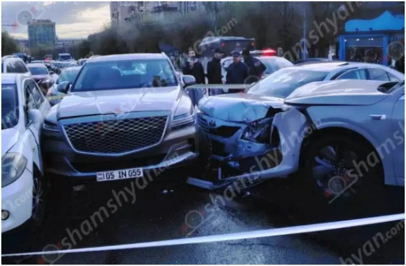 Շղթայական ավտովթար՝ Երևանում․ բախվել են «Genesis»-ը, «Lixiang»-ը, «Toyota Camry»-ն և «Nissan Tiida»-ն․ կան վիրшվորներ